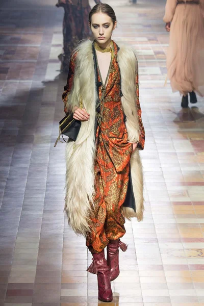Look 28